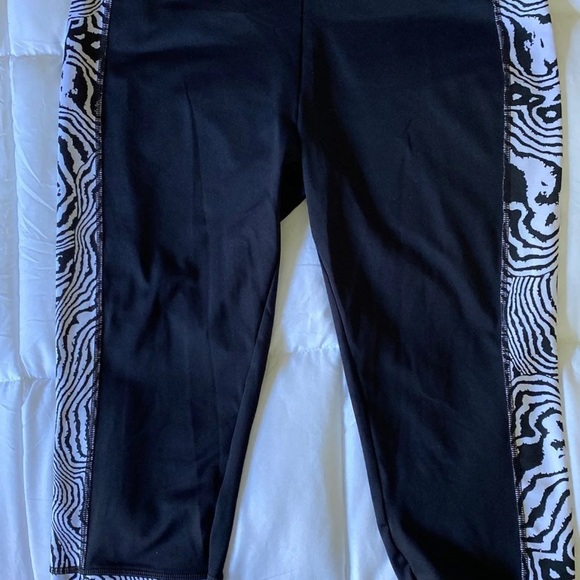 Fila athletic capris Size Medium - Picture 3 of 7
